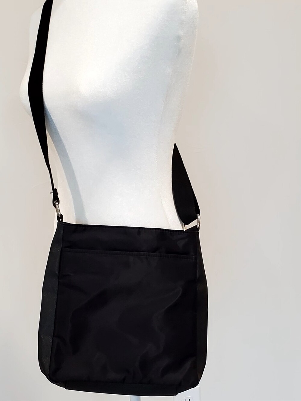 Aimee Kestenberg Well Appointed All Weather Nylon Crossbody Bag, Black, NWOT - Picture 10 of 13